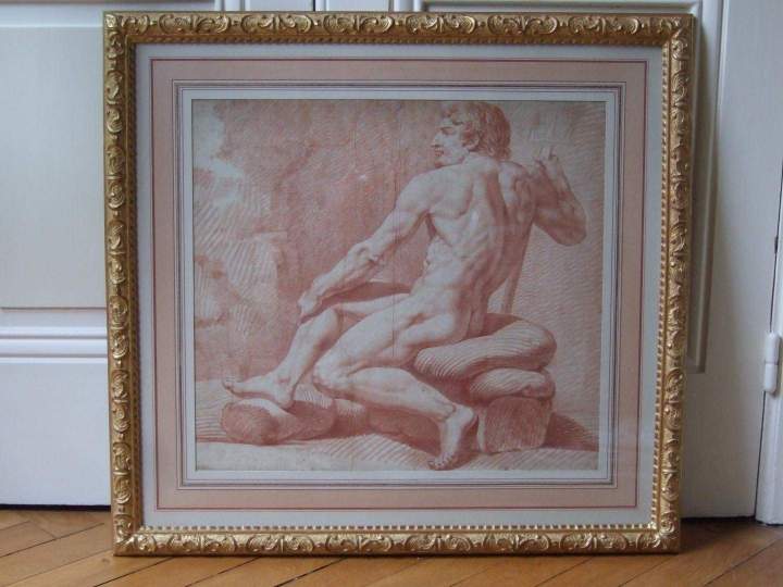 Cadre à la Berain en bois sculpté doré Lyon